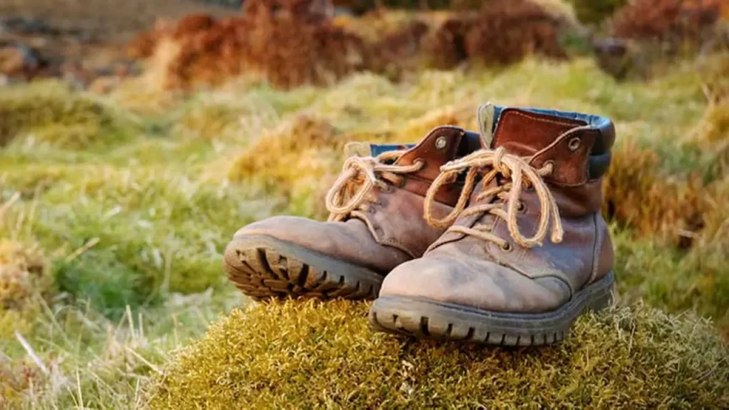 When to replace hiking shoes?
